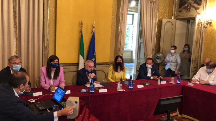 tavolo su embraco - foto di repertorio tavolo su embraco - foto di repertorio