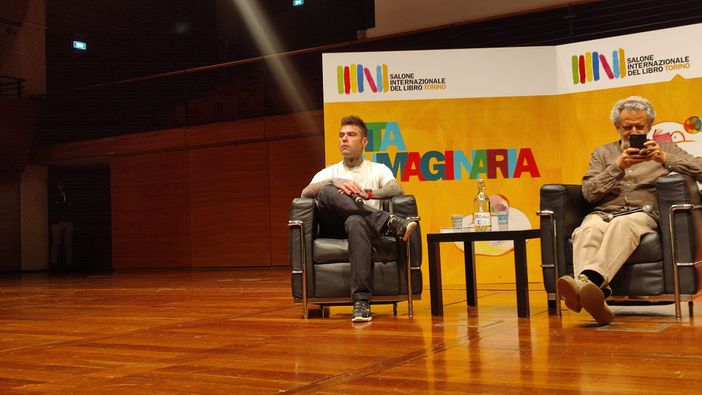 Al Salone del Libro Fedez si schiera con la Palestina: &quot;A Gaza è in atto un genocidio&quot;