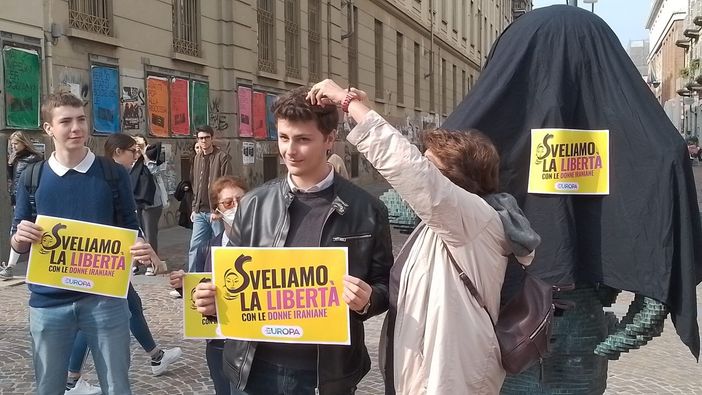L'Associazione Marco Pannella ai Sindaci piemontesi: esponete foto delle vittime iraniane con la scritta 'Donne, Vita, Libertà'