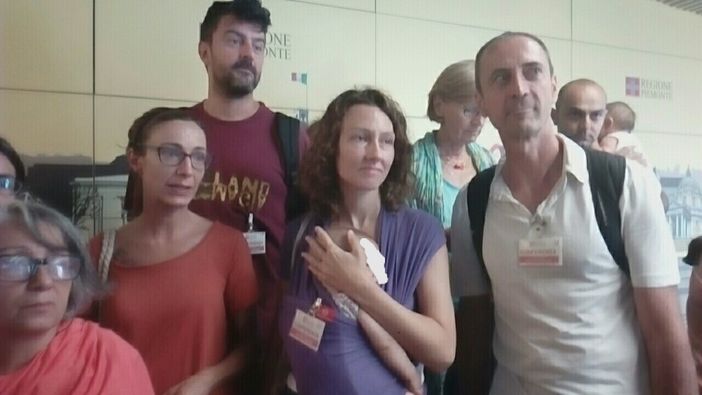La protesta di un gruppo di cittadini: "Non siamo contro le vaccinazioni ma per la libera scelta" (VIDEO) La protesta di un gruppo di cittadini: "Non siamo contro le vaccinazioni ma per la libera scelta" (VIDEO)