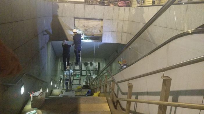 Salvato il gatto intrappolato alla metro Re Umberto [FOTO]