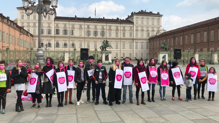 Attiviste e attivisti del Giusto Mezzo in piazza Castello
