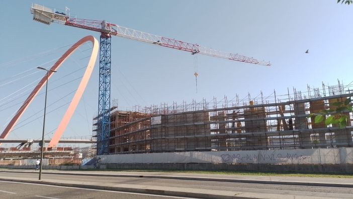 gru e lavori zona mercati generali gru e lavori zona mercati generali