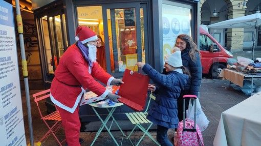 Al via la raccolta di letterine per Babbo Natale in Portineria e da quest’anno anche gli anziani potranno esprimere un desiderio Al via la raccolta di letterine per Babbo Natale in Portineria e da quest’anno anche gli anziani potranno esprimere un desiderio