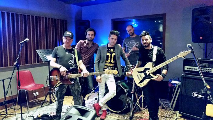 Dopo il successo di "Sospesi", i Dogma preparano il loro secondo album (video) Dopo il successo di "Sospesi", i Dogma preparano il loro secondo album (video)