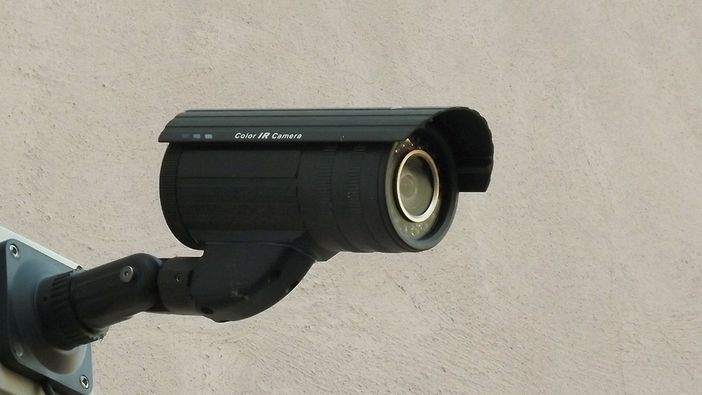 Ladro maldestro non riesce ad oscurare l’occhio della telecamera: arrestato Ladro maldestro non riesce ad oscurare l’occhio della telecamera: arrestato