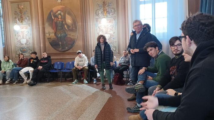 Treno della Memoria 2024: da Chivasso oltre 40 studenti in partenza per la Germania e la Polonia Treno della Memoria 2024: da Chivasso oltre 40 studenti in partenza per la Germania e la Polonia