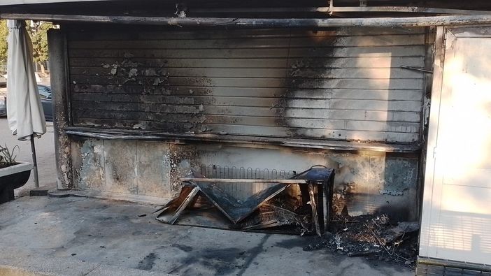 incendio in un chiosco bar incendio in un chiosco bar