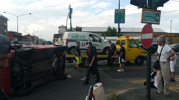 Brutto incidente tra una Panda e un Fiorino in corso Grosseto: traffico in tilt Brutto incidente tra una Panda e un Fiorino in corso Grosseto: traffico in tilt