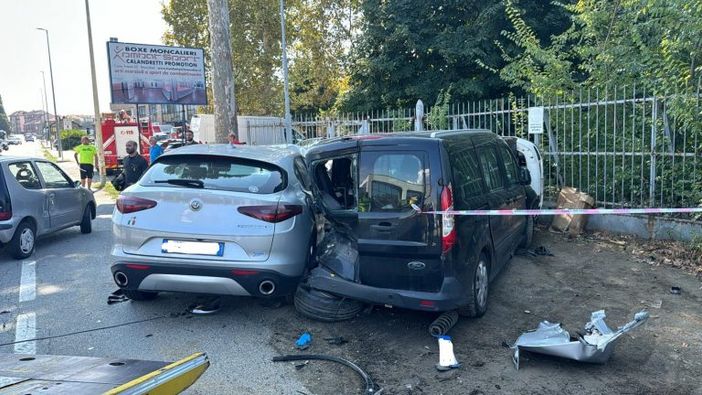 Bruttissimo incidente in strada Genova a Moncalieri Bruttissimo incidente in strada Genova a Moncalieri