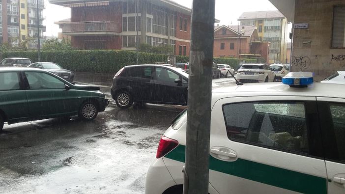 Nichelino, incidente tra Lancia Y e Fiat Punto: guidatori illesi malgrado la violenza dello scontro