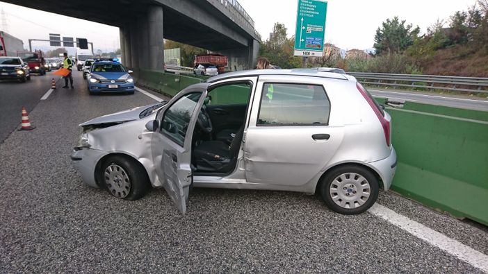 Scontro in tangenziale tra gli svincoli Regina e Venaria: lunghe code Scontro in tangenziale tra gli svincoli Regina e Venaria: lunghe code