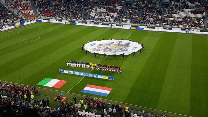 All'asta le maglie azzurre di Balotelli e Bonucci per sostenere la Fondazione Piemontese per la Ricerca sul Cancro All'asta le maglie azzurre di Balotelli e Bonucci per sostenere la Fondazione Piemontese per la Ricerca sul Cancro