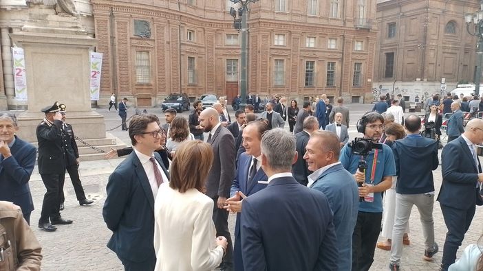 Calderoli a Torino tende la mano: &quot;Oggi giorno di pacificazione sul tema dell'autonomia&quot;