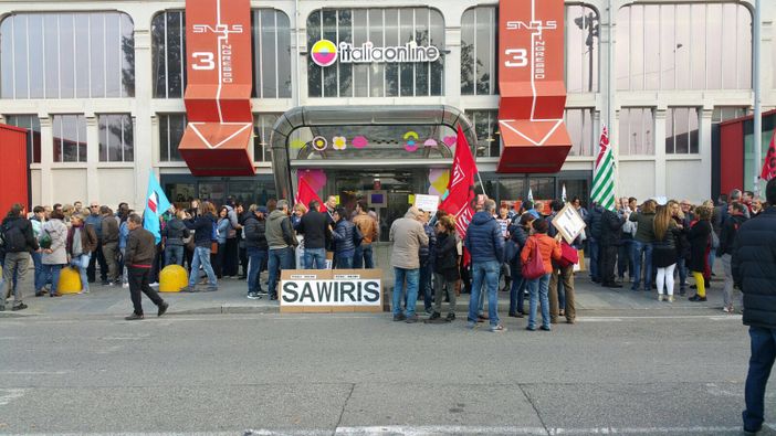 Massiccia adesione stamattina allo sciopero e al presidio dei lavoratori di Italiaonline Massiccia adesione stamattina allo sciopero e al presidio dei lavoratori di Italiaonline