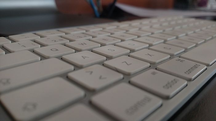 Sua madre gli toglie il pc, diciannovenne Hikikomori si getta dalla finestra: è gravissimo