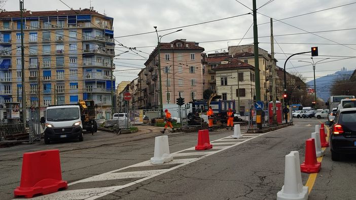 Vanchiglietta: lavori sui binari del tram, chiuso un tratto di corsia in corso Belgio