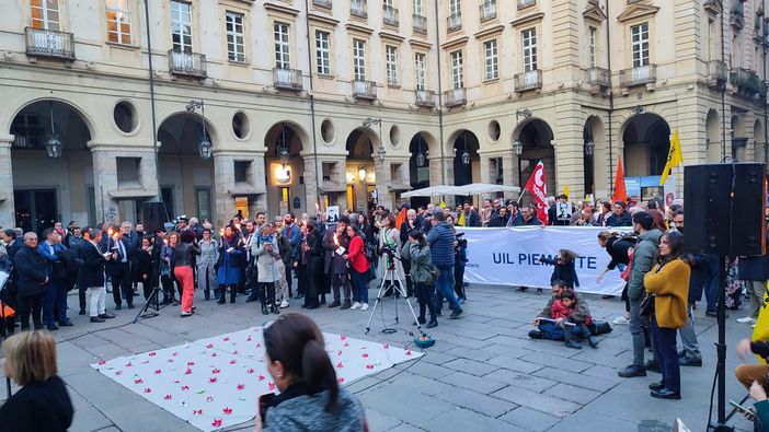 Torino, i nomi delle oltre 1.000 vittime innocenti della mafia risuonano davanti al Comune Torino, i nomi delle oltre 1.000 vittime innocenti della mafia risuonano davanti al Comune