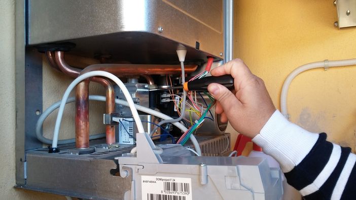 Controllo  tubature del combustibile caldaia Controllo  tubature del combustibile caldaia