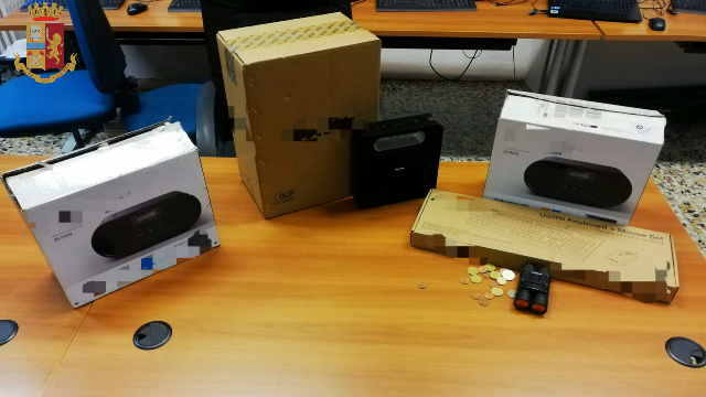 Rubano materiale elettronico destinato alla Dad: arrestati per furto aggravato