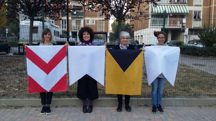 L’arte che “lega” gli abitanti di Mirafiori Sud: bandiere e murales tra via Artom e via Fratelli Garrone