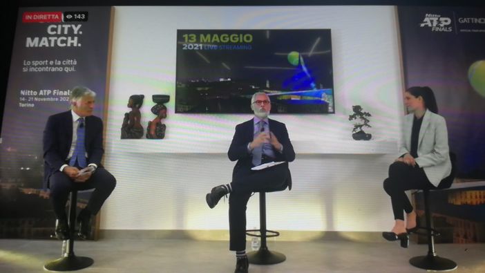 Appendino Gattinoni e moderatore sul palco Appendino Gattinoni e moderatore sul palco