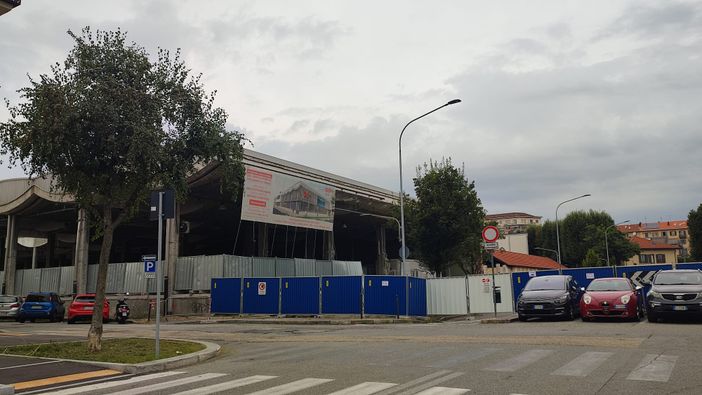 Borgo Rossini, proseguono i lavori per la nuova palestra GoFit: totalmente sventrato l'ex Mercato dei Fiori