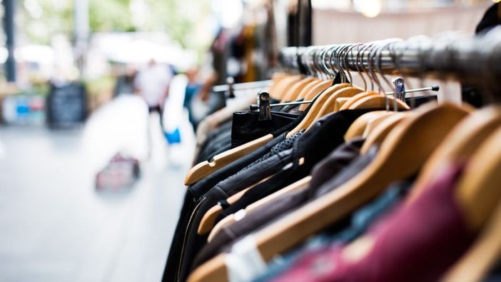Outlet e abbigliamento: tutti i trucchi per vestirsi bene spendendo poco Outlet e abbigliamento: tutti i trucchi per vestirsi bene spendendo poco