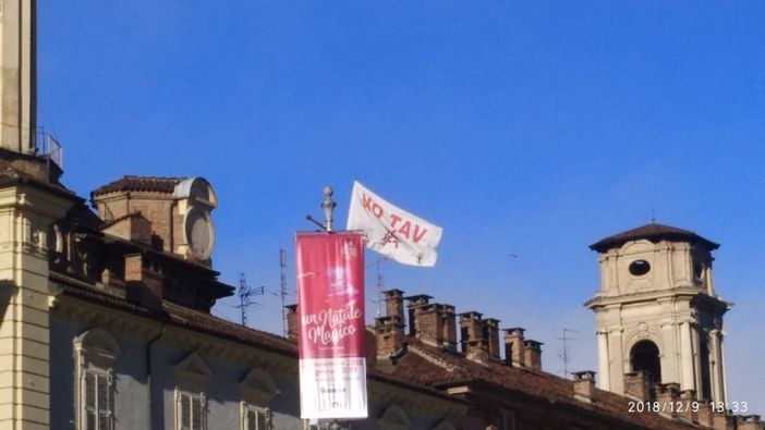 I no Tav attaccano le &quot;madamin&quot;: &quot;Piazza del flash mob riempita per campagna elettorale&quot;