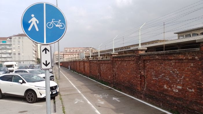 La ciclabile “provvisoria” di via Giordano Bruno è completa: ma in attesa di nuove risorse &quot;svolta&quot; in via Filadelfia