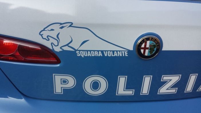Viola gli arresti domiciliari e viene trovato con addosso alcuni frammenti di hashish: arrestato