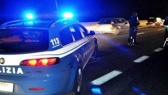 Volpiano, rubano il rame, ma il peso è eccessivo e il camion perde le ruote