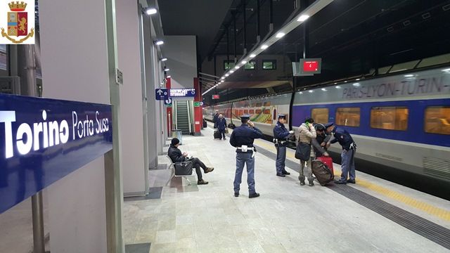 3700 persone controllate, 15 indagati, 254 treni scortati: i numeri dell'attività della Polizia sui treni piemontesi
