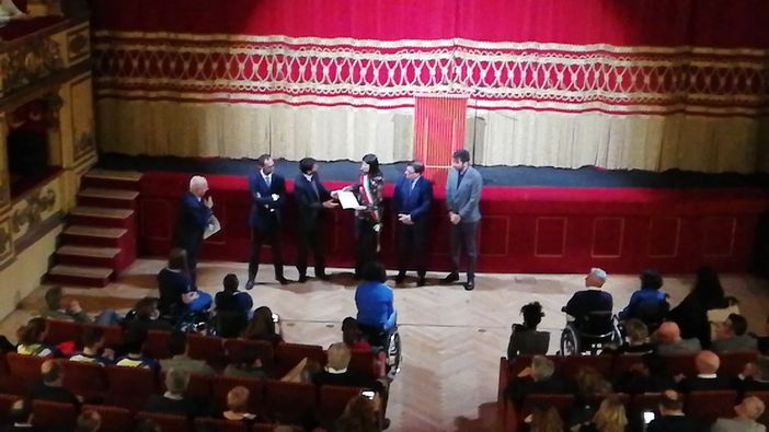 Pergamena dello sport 2017 alla Juve. Agnelli: "Per vincere mettiamo sempre in campo sacrificio, passione e lavoro" (FOTO E VIDEO) Pergamena dello sport 2017 alla Juve. Agnelli: "Per vincere mettiamo sempre in campo sacrificio, passione e lavoro" (FOTO E VIDEO)