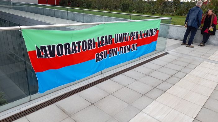 Lear, incontro tra Grugliasco e sindacati: "Lavoriamo per una soluzione positiva della crisi" Lear, incontro tra Grugliasco e sindacati: "Lavoriamo per una soluzione positiva della crisi"