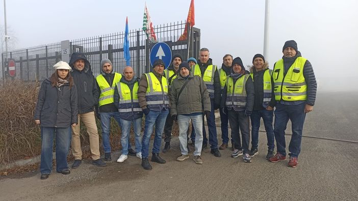 Crisi automotive, presidio e sciopero dei lavoratori della Trasnova di Rivalta