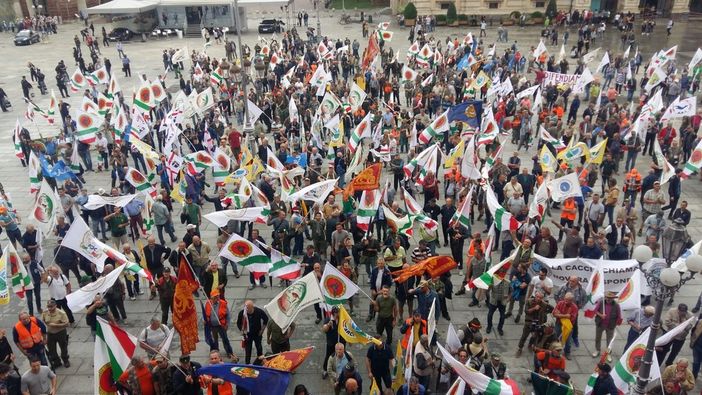 Cacciatori in piazza a Torino per protestare contro la nuova legge regionale Cacciatori in piazza a Torino per protestare contro la nuova legge regionale