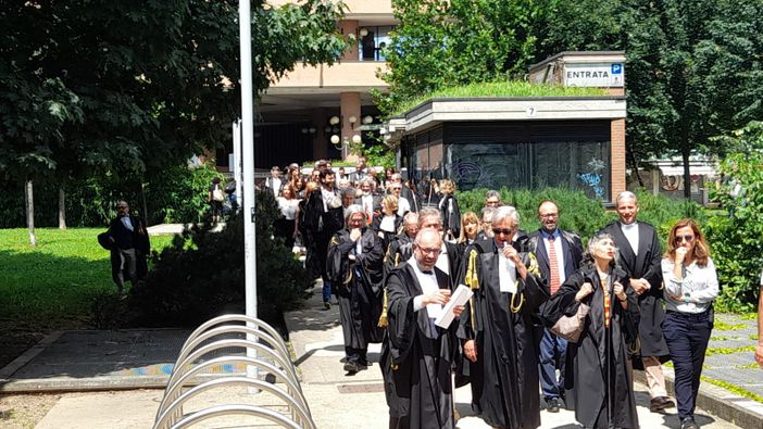 corteo avvocati fuori da Palagiustizia