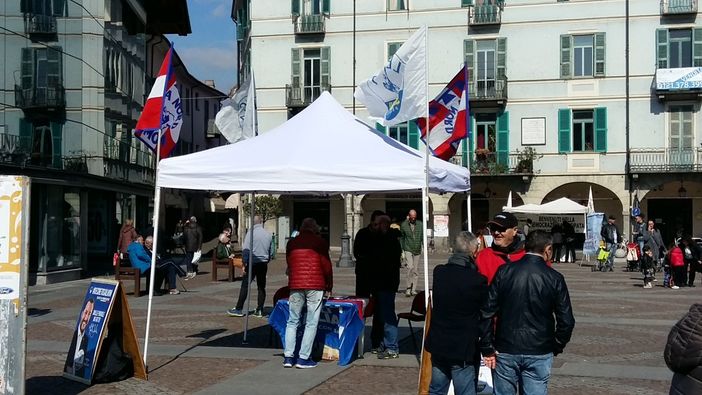 La Lega di Pinerolo contro accattoni e parcheggiatori abusivi: “Domani raccogliamo le firme”