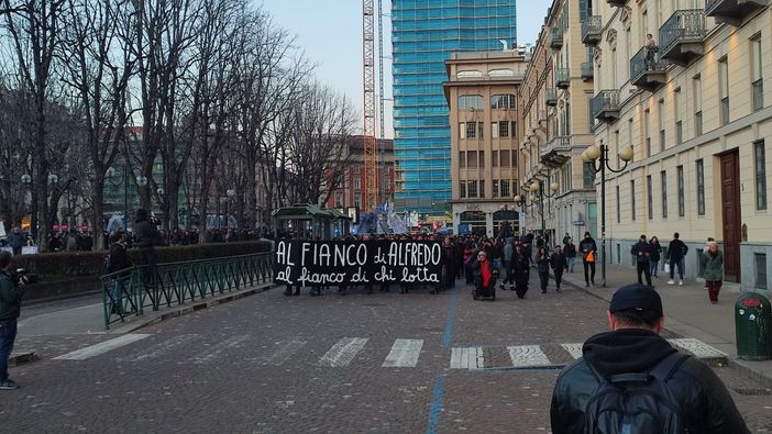 Cospito, da piazza Solferino il raduno del corteo anarchico [FOTO]