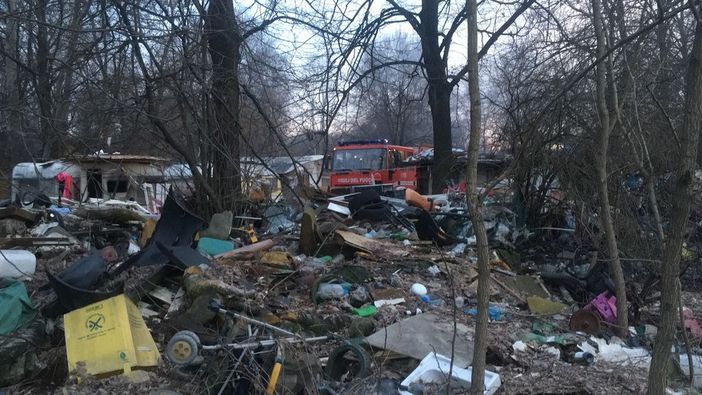Ancora un rogo al campo rom di via Germagnano, Vigili del Fuoco in azione dal tardo pomeriggio