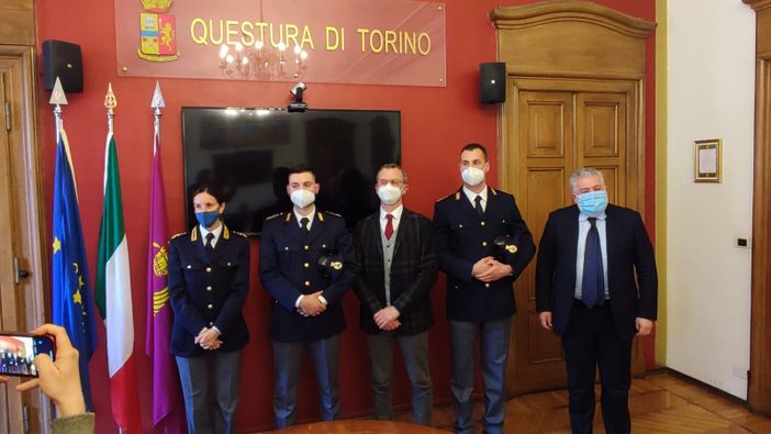 rosatelli ciarambino e agenti polizia rosatelli ciarambino e agenti polizia