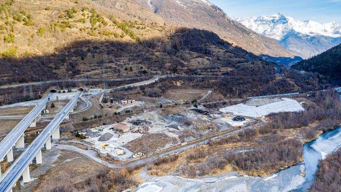 Dalla Torino-Lione una possibile soluzione per i materiali abbandonati da 30 anni a Salbertrand Dalla Torino-Lione una possibile soluzione per i materiali abbandonati da 30 anni a Salbertrand