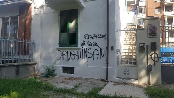 Scritte fasciste sulla sede del Pd alle Vallette, Appendino: "Autori vigliacchi e criminali" Scritte fasciste sulla sede del Pd alle Vallette, Appendino: "Autori vigliacchi e criminali"