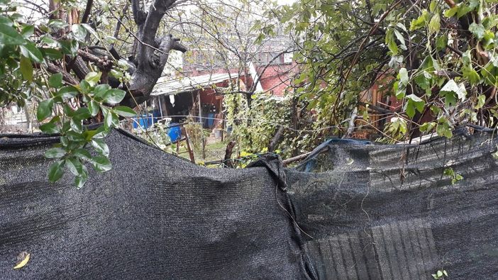 Discarica a cielo aperto vicino alla scuola materna: “Aree verdi abbandonate, strade dissestate. Le istituzioni assenti” Discarica a cielo aperto vicino alla scuola materna: “Aree verdi abbandonate, strade dissestate. Le istituzioni assenti”