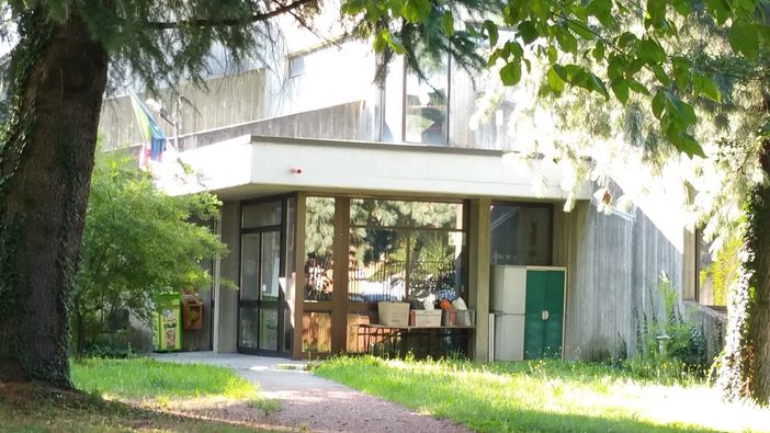 L'ingresso della scuola Romero a Venaria