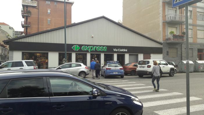 Cit Turin, rapina al supermercato di via Cialdini Cit Turin, rapina al supermercato di via Cialdini