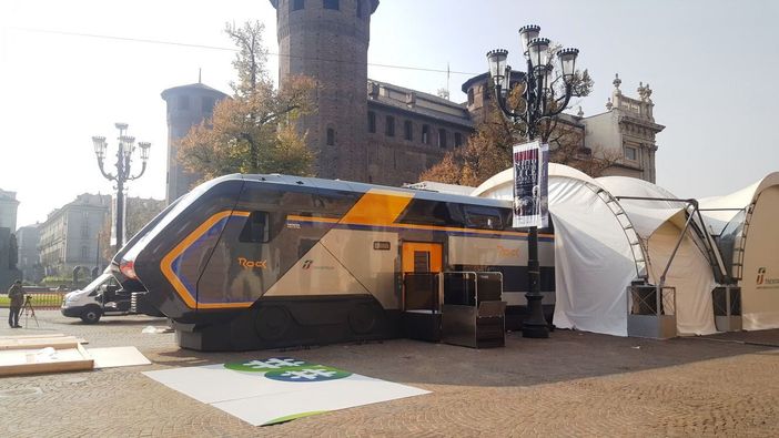Arrivano in piazza Castello a Torino i nuovi treni Pop e Rock (FOTO) Arrivano in piazza Castello a Torino i nuovi treni Pop e Rock (FOTO)