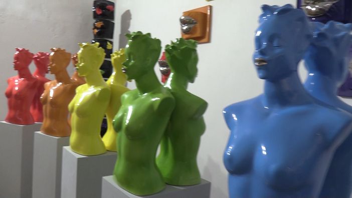 In posa per salvare il mondo con un bacio: le bocche &quot;pop&quot; di Liistro a Paratissima [VIDEO]