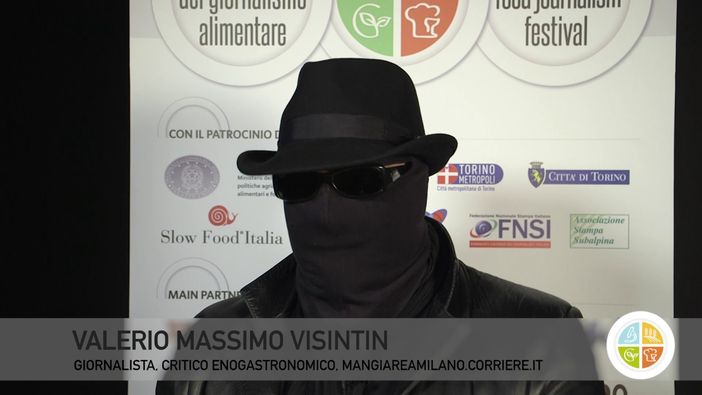 Il critico invisibile, Valerio Massimo Visintin, "smaschera" le food blogger al Festival del Giornalismo Alimentare (VIDEO) Il critico invisibile, Valerio Massimo Visintin, "smaschera" le food blogger al Festival del Giornalismo Alimentare (VIDEO)